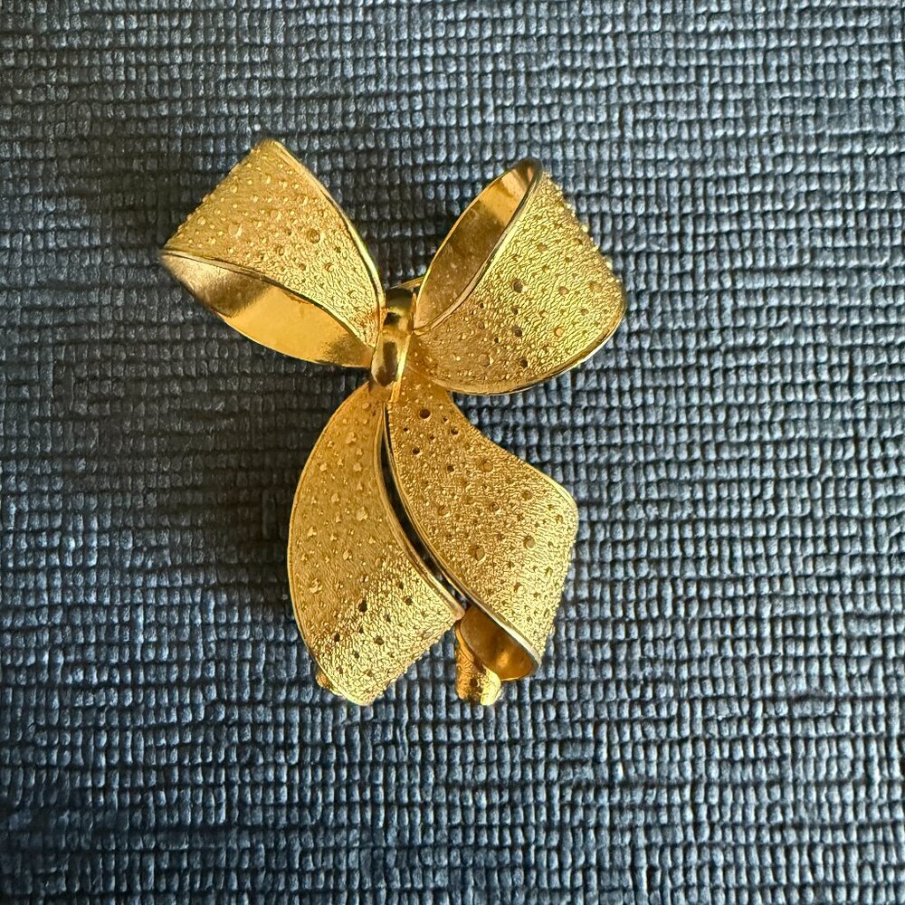 Vintage Giovanni Bow Brooch